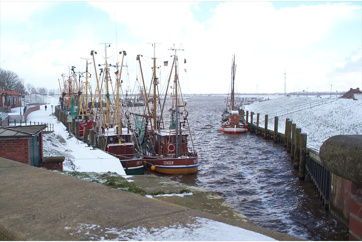 Hafen Greetsiel im Winter